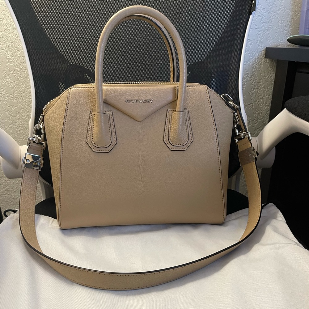 Givenchy Antigona Small in Beige